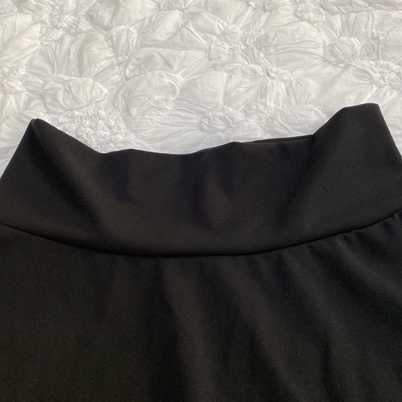 VKY & Co Black Stretchy Skirt - XL - Picture 5 of 7